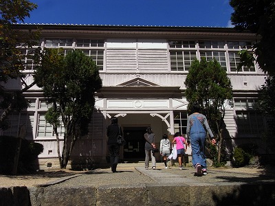 2009101210shiryoukan.jpg